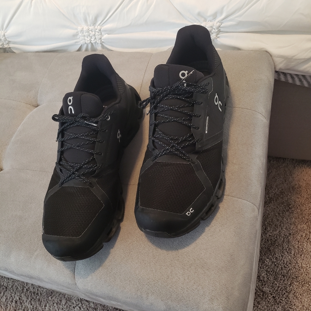 On cloud waterproof running shoes